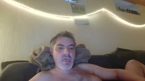 Snapshot of teeforyou chatting on 09-29-25, 05:34 Peter online show from 09-29-25, 05:34