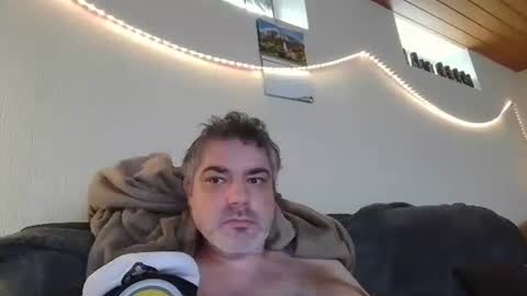 Snapshot of teeforyou chatting on 10-09-25, 10:57 Peter online show from 10-09-25, 10:57