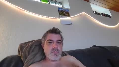 Snapshot of teeforyou chatting on 10-18-25, 11:44 Peter online show from 10-18-25, 11:44