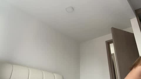 Amy No penetration Virgiin giirl online show from 05-06-26, 11:37
