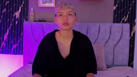 Snapshot of tefi_meow_ chatting on 06-17-26, 05:14 Estefani online show from 06-17-26, 05:14