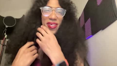 Tehani Bentley online show from 11-14-25, 09:08