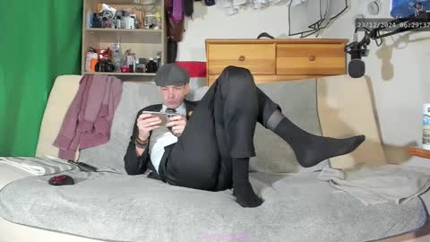 Snapshot of telepaticman chatting on 12-23-24, 05:28 Virg Lszl online show from 12-23-24, 05:28