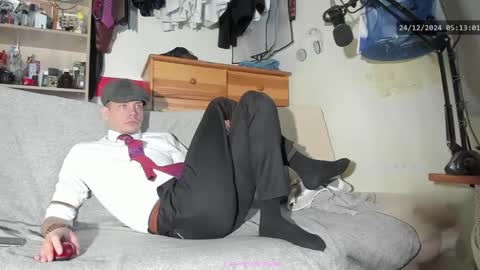 Snapshot of telepaticman chatting on 12-24-24, 04:11 Virg Lszl online show from 12-24-24, 04:11