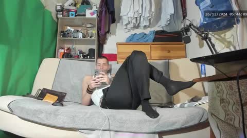 Snapshot of telepaticman chatting on 12-26-24, 04:43 Virg Lszl online show from 12-26-24, 04:43