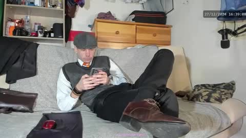 Snapshot of telepaticman chatting on 12-27-24, 03:37 Virg Lszl online show from 12-27-24, 03:37