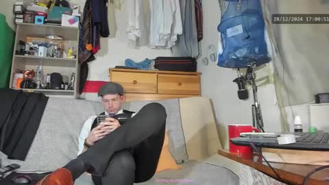 Snapshot of telepaticman chatting on 12-28-24, 03:59 Virg Lszl online show from 12-28-24, 03:59