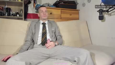 Snapshot of telepaticman chatting on 01-01-25, 04:39 Virg Lszl online show from 01-01-25, 04:39