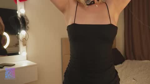 Sarah     online show from 09-24-25, 06:11