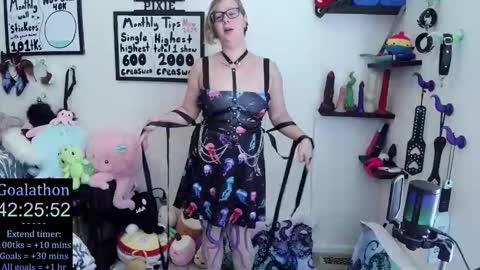 Pixie and Tentacle Overlord online show from 11-06-25, 07:15