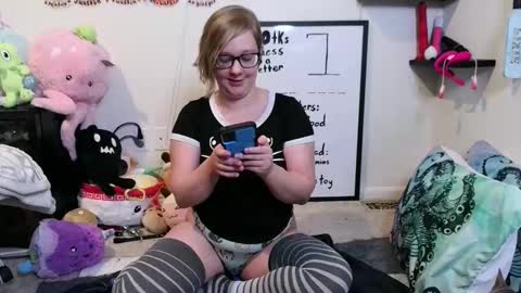 Pixie and Tentacle Overlord online show from 11-26-25, 11:17