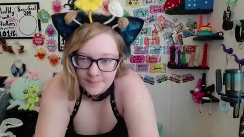 Snapshot of ten_tickle_pixie chatting on 02-18-26, 07:21 Pixie and Tentacle Overlord online show from 02-18-26, 07:21