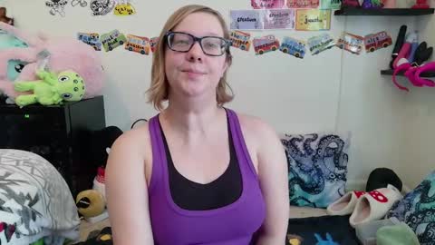 Snapshot of ten_tickle_pixie chatting on 03-04-26, 07:31 Pixie and Tentacle Overlord online show from 03-04-26, 07:31