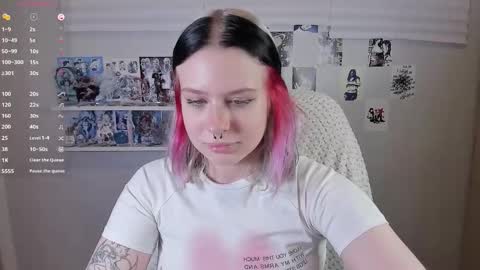  Sue  online show from 11-12-25, 03:56