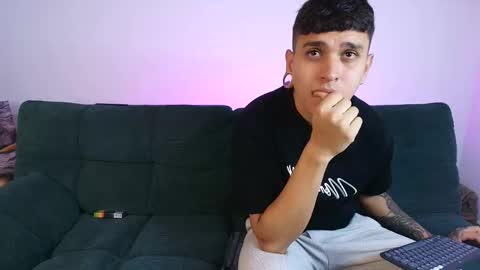 tender_dust online show from 10-27-25, 03:54