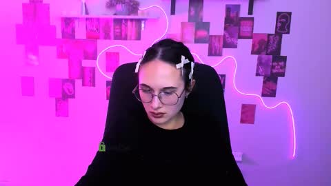 Snapshot of tender_louise chatting on 03-04-26, 11:00 ur Louise online show from 03-04-26, 11:00