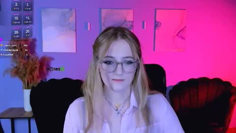 Snapshot of tender_louise chatting on 03-07-26, 10:07 ur Louise online show from 03-07-26, 10:07