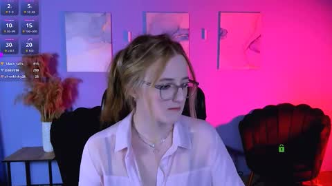 Snapshot of tender_louise chatting on 03-08-26, 02:15 ur Louise online show from 03-08-26, 02:15