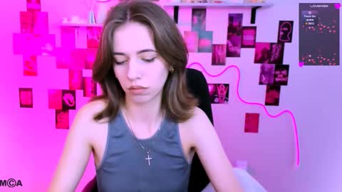 Snapshot of tender_louise chatting on 03-10-26, 10:20 ur Louise online show from 03-10-26, 10:20