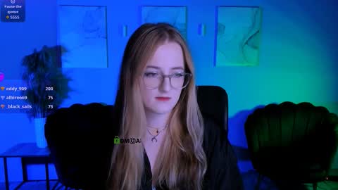 Snapshot of tender_louise chatting on 03-10-26, 10:48 ur Louise online show from 03-10-26, 10:48