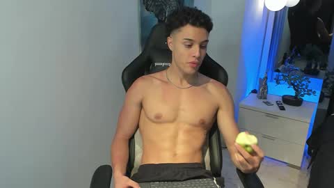 Snapshot of teo_bennet chatting on 10-05-25, 07:56 Teodoro online show from 10-05-25, 07:56