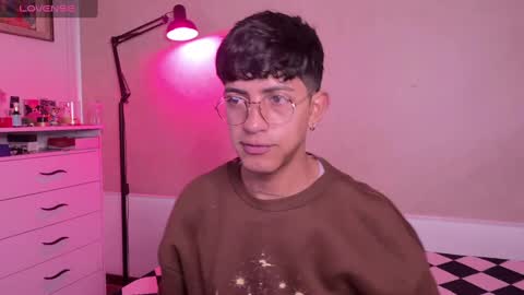 teo brown Independent model online show from 09-30-25, 12:21