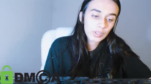 Lisa online show from 12-14-25, 04:07