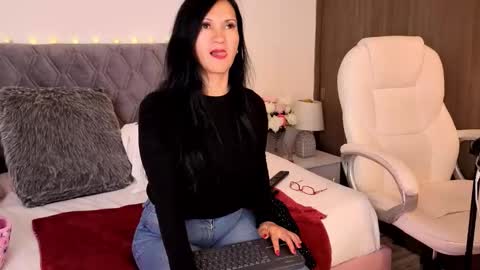 Emily online show from 02-09-26, 12:03