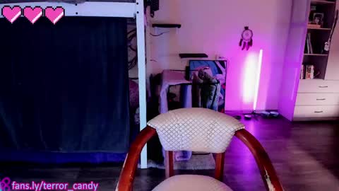 CRY BABY online show from 06-01-26, 03:41
