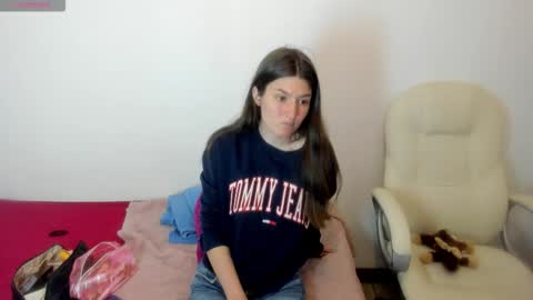Snapshot of tesa_cute chatting on 09-29-25, 01:00 tesa online show from 09-29-25, 01:00