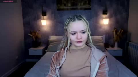 Tessa online show from 04-22-26, 01:41