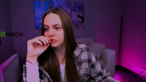 Snapshot of tessa_hit chatting on 09-28-25, 03:06 Tessa online show from 09-28-25, 03:06