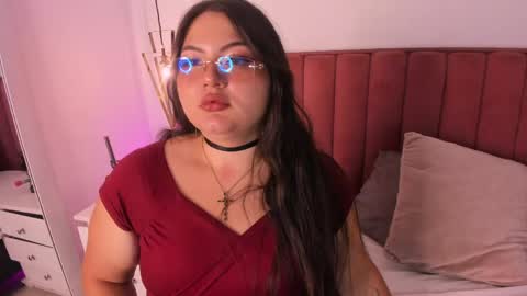 Snapshot of tessa_sinclaire chatting on 05-14-26, 09:21 TERESA online show from 05-14-26, 09:21