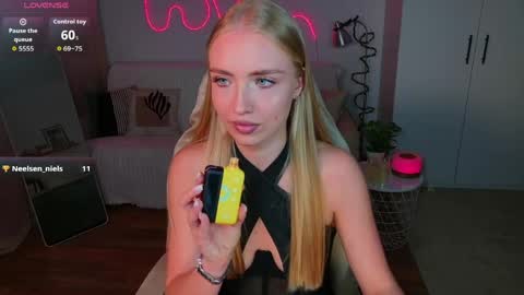 TessaHamilton online show from 05-28-26, 02:58