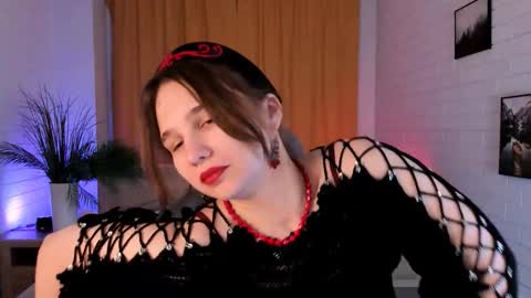 Tessa online show from 11-18-25, 09:14