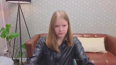 Tessa online show from 10-05-25, 07:17