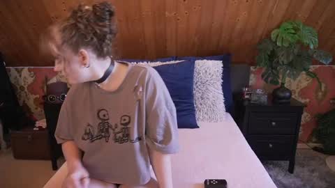 Snapshot of tessawinter chatting on 05-18-26, 03:51 Tessa online show from 05-18-26, 03:51