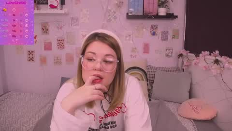 Snapshot of tesspleasure chatting on 01-03-25, 03:05 TESSA online show from 01-03-25, 03:05