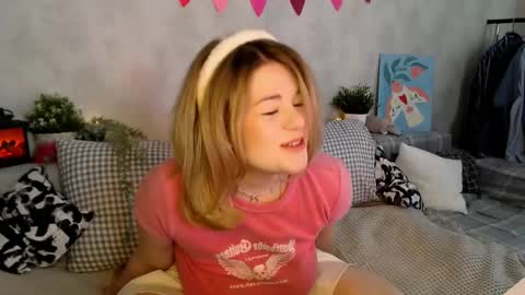 Snapshot of tesspleasure chatting on 02-12-25, 06:51 TESSA online show from 02-12-25, 06:51