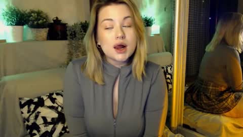 Snapshot of tesspleasure chatting on 02-16-25, 01:16 TESSA online show from 02-16-25, 01:16