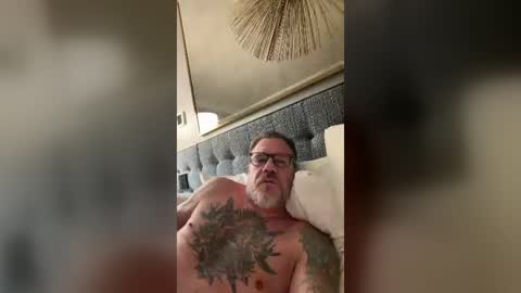 Snapshot of teturner chatting on 08-09-26, 08:52 UrZaddy online show from 08-09-26, 08:52