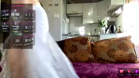 Snapshot of teylor_l chatting on 11-06-25, 01:45 Teylor online show from 11-06-25, 01:45