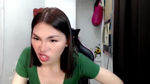 Snapshot of tgirljennie69 chatting on 12-19-24, 03:18 jennie online show from 12-19-24, 03:18