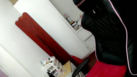 Snapshot of tgirljennie69 chatting on 12-21-24, 11:33 jennie online show from 12-21-24, 11:33
