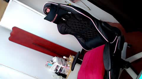 Snapshot of tgirljennie69 chatting on 12-28-24, 04:51 jennie online show from 12-28-24, 04:51