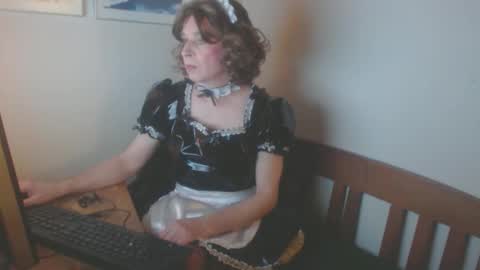 Snapshot of tgirlsub4domq chatting on 12-21-25, 01:35 Tgirlsub4DomQ online show from 12-21-25, 01:35