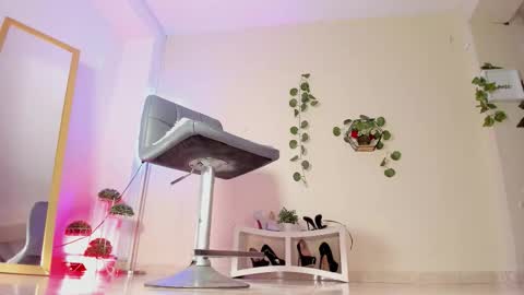 Thais online show from 10-15-25, 01:22