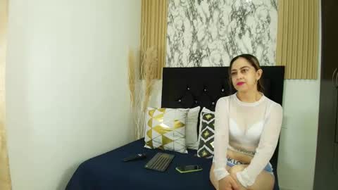 Snapshot of thalia_gil chatting on 02-24-26, 06:39 Thalia gil online show from 02-24-26, 06:39