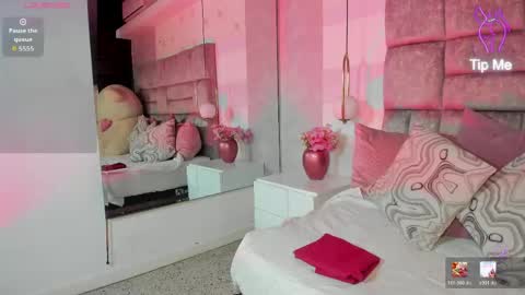 Thalia Nichols online show from 06-08-26, 08:20