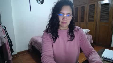 Snapshot of thaliacooper chatting on 09-22-25, 12:34 online show from 09-22-25, 12:34